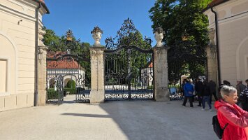 2025-05-13_Tagesfahrt Schloss Esterhazy-Kutschenfahrt-Heurigenbuffet 013