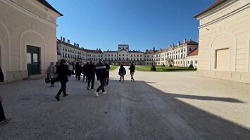 2025-05-13_Tagesfahrt Schloss Esterhazy-Kutschenfahrt-Heurigenbuffet 007