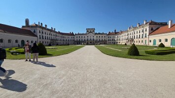 2025-05-13_Tagesfahrt Schloss Esterhazy-Kutschenfahrt-Heurigenbuffet 010