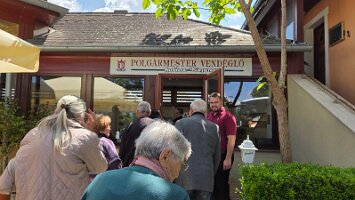 2025-05-13_Tagesfahrt Schloss Esterhazy-Kutschenfahrt-Heurigenbuffet 042