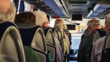 2023-04-22 16-00-42 Tagesausflug Senioren - ORF und Flughafen 118 