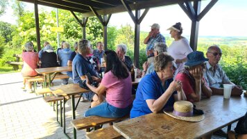 2022-06-02 14-56-06 Wandertag Karnabrunn 023
