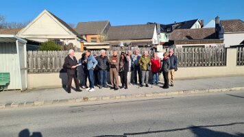 2023-04-22 08-01-44 Tagesausflug Senioren - ORF und Flughafen 001 