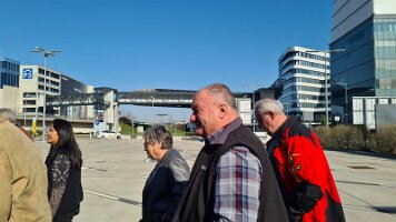 2023-04-22 09-04-08 Tagesausflug Senioren - ORF und Flughafen 003 