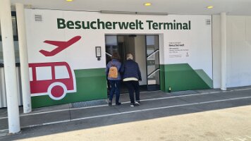 2023-04-22 09-08-20 Tagesausflug Senioren - ORF und Flughafen 007 