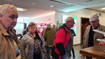 2023-04-22 09-13-04 Tagesausflug Senioren - ORF und Flughafen 010 