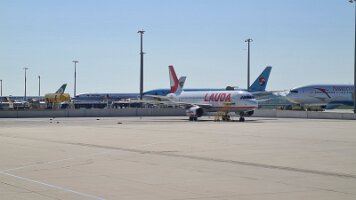 2023-04-22 10-30-22 Tagesausflug Senioren - ORF und Flughafen 025 