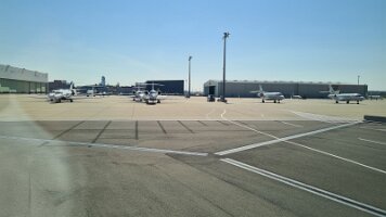 2023-04-22 10-35-58 Tagesausflug Senioren - ORF und Flughafen 030 