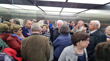 2023-04-22 11-02-44 Tagesausflug Senioren - ORF und Flughafen 041 