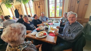 2023-04-22 13-23-02 Tagesausflug Senioren - ORF und Flughafen 065 