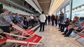 2023-04-22 14-20-42 Tagesausflug Senioren - ORF und Flughafen 089 