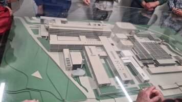 2023-04-22 14-40-28 Tagesausflug Senioren - ORF und Flughafen 099 