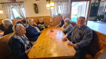 2023-04-22 17-14-48 Tagesausflug Senioren - ORF und Flughafen 126 