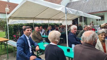 2021-09-17 14-33-42 Seniorentag und Sommerfest bei Stich 012